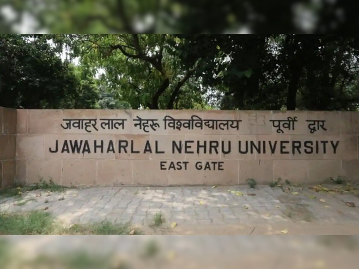 JNU मध्ये मुलींच्या हॉस्टेलसमोर अर्धनग्न परेड; तक्रार दाखल title=