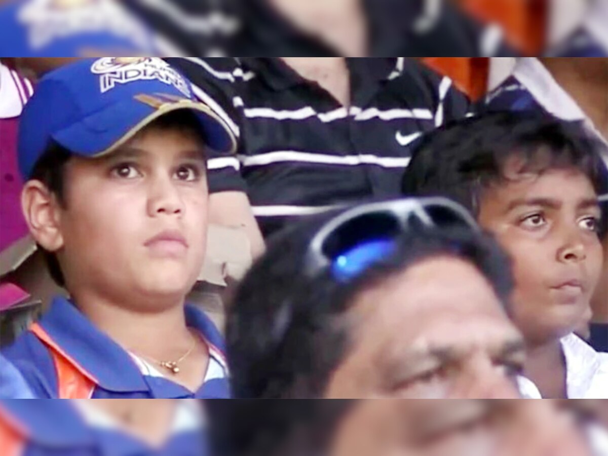 Arjun Tendulkar आणि Prithvi Shaw चा 10 वर्षांपूर्वीचा फोटो व्हायरल, MI ची टोपी घालून पाहिली वर्ल्ड कप फायनल title=