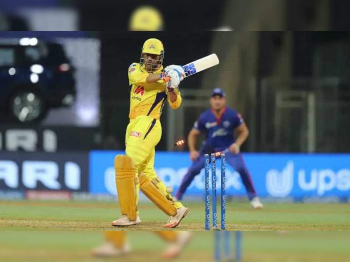 IPL 2021: आवेश खानकडून कॅप्टन कूल धोनी डक आऊट, फॅन्सकडून ट्रोल title=