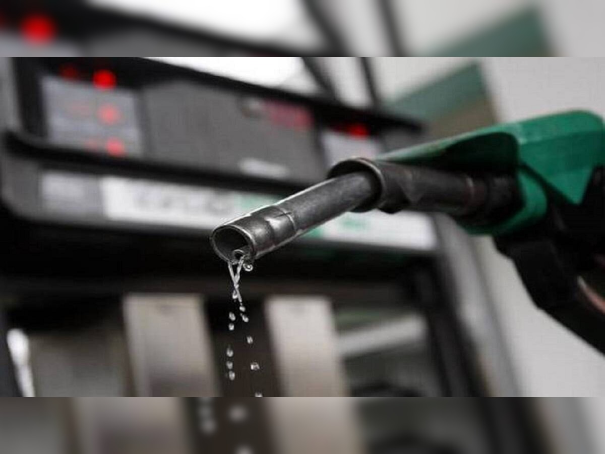 Petrol-Diesel Price Today! खरंच पेट्रोल-डिझेच्या किंमतीत घट होतेय? जाणून घ्या आजची किंमत title=