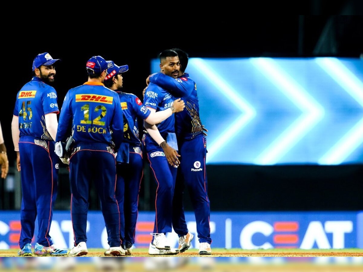 IPL 2021: हैदराबादचा सलग तिसऱ्यांदा पराभव, मुंबई इंडियन्सचा दणदणीत विजय title=