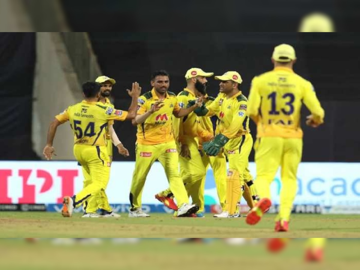 IPL 2021 CSK vs KKR: MS dhoniच्या टीमची विजयी हॅट्रिक; कोलकाताचा पराभव, पॉइंट टेबलवर RCBला टाकलं मागे title=