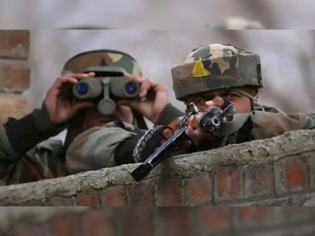 जम्मू-काश्मीर येथे सुरक्षा दलाला मोठे यश, चकमकीत तीन दहशतवादी ठार title=