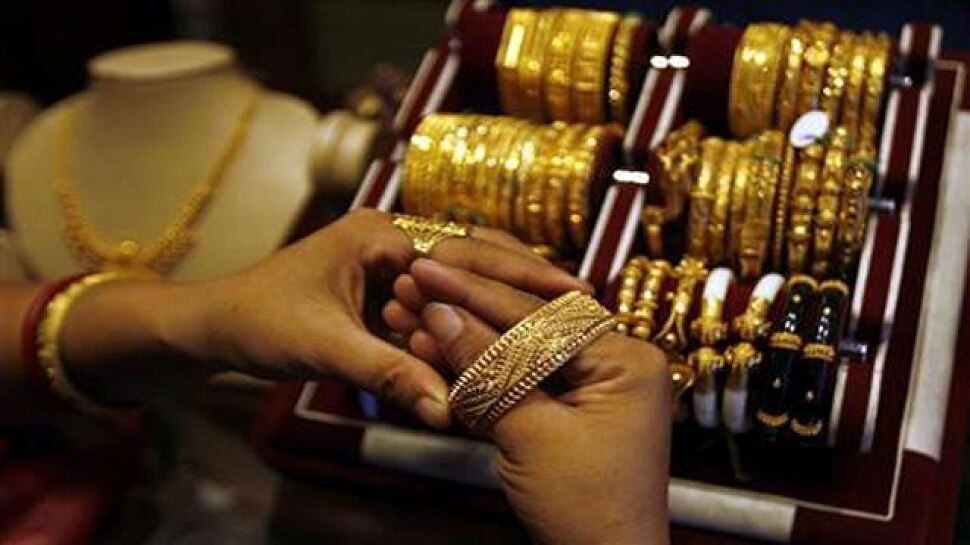 Akshay Trituya च्या दिवशी स्वस्त झाले सोने; फक्त एवढ्या पैशात खरेदी करा 10 ग्रॅम सोने