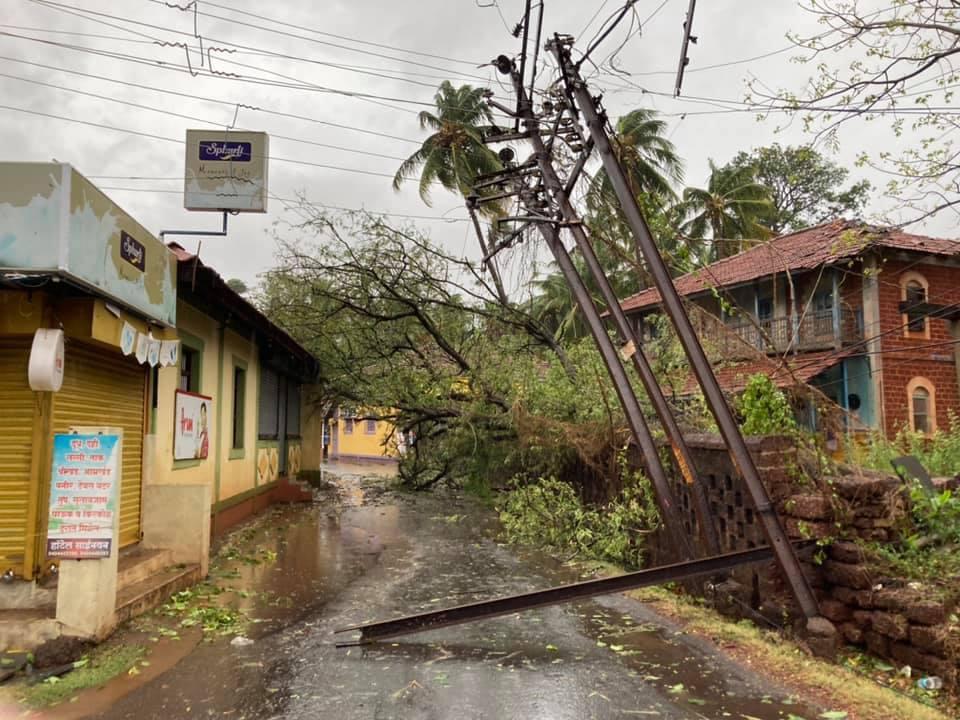 तौत्के वादळाचं धुमशान, मालवणमधील भीषण परिस्थिती दाखवणारे फोटो