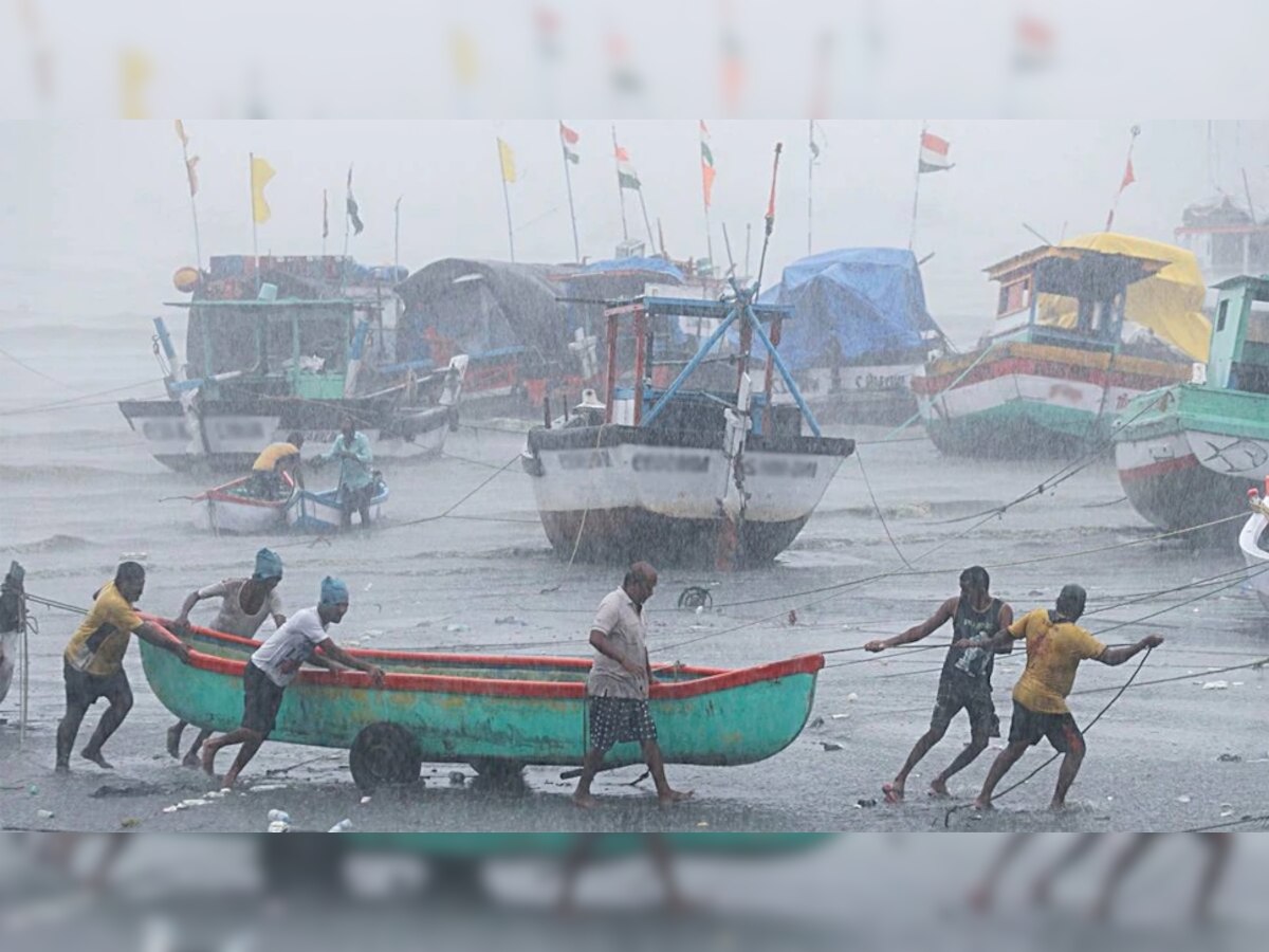 Cyclone Yaas : भयानक यास चक्रीवादळाचा डबल अ‍ॅटॅक! रेल्वेने या 25 गाड्या केल्या रद्द  title=