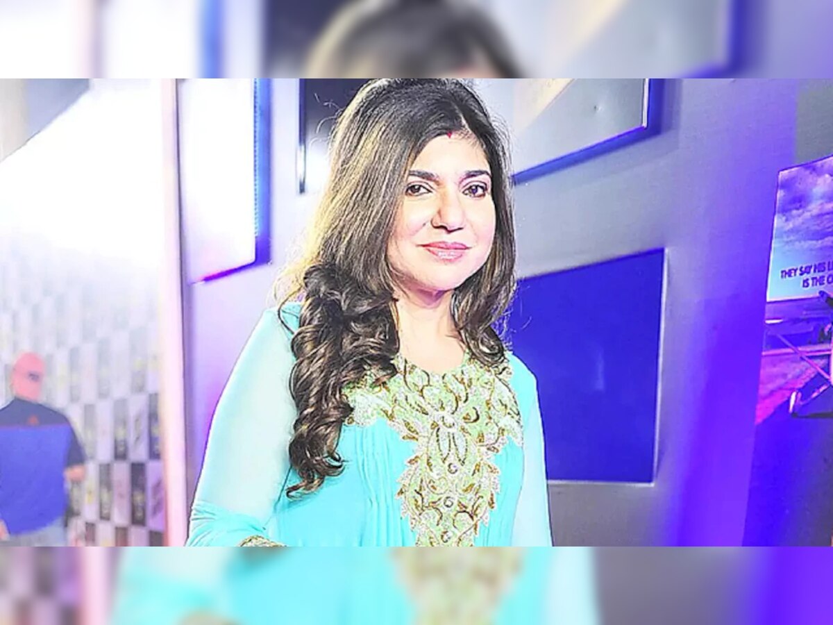 Alka Yagnik यांनी 'या' पाकिस्तानी अभिनेत्यावर व्यक्त केलं प्रेम; कमेन्ट करत म्हणाल्या...  title=