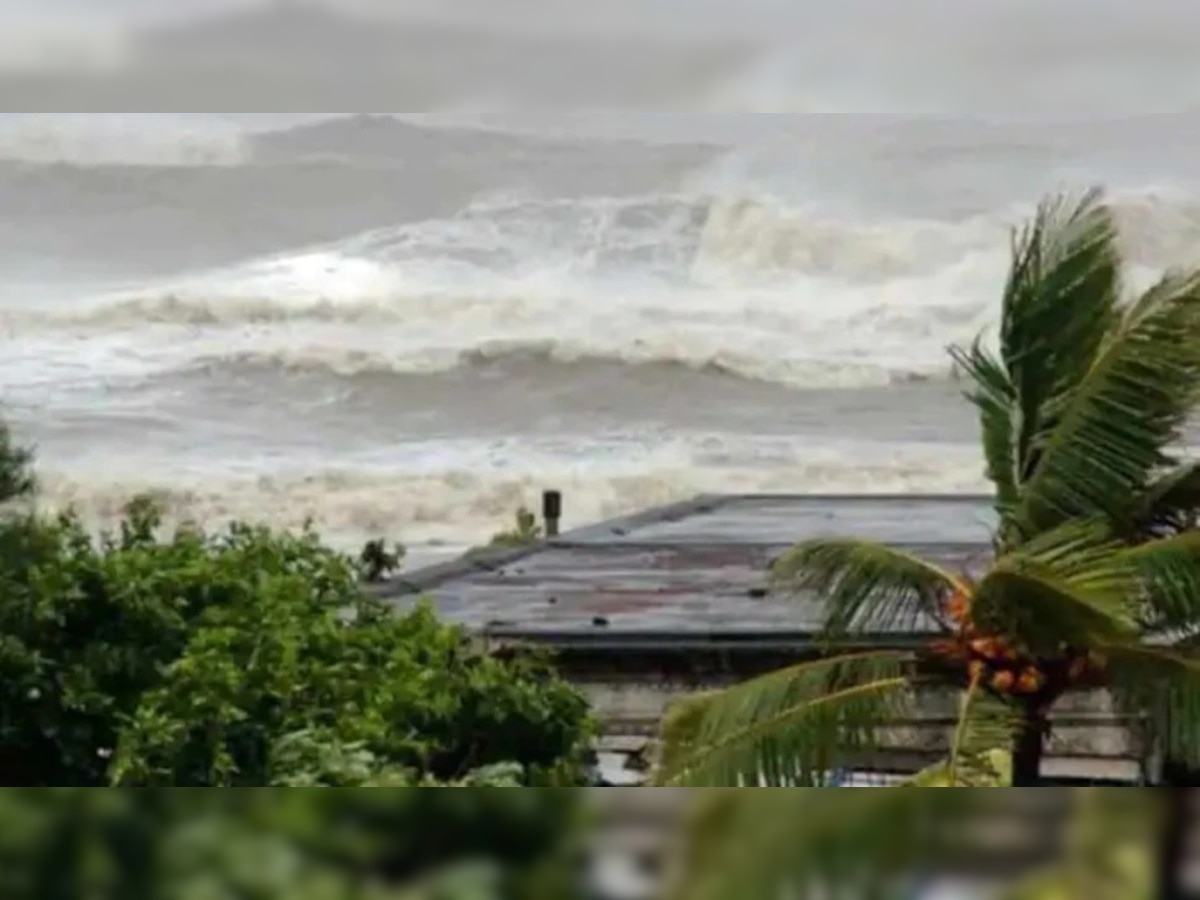 Cyclone Yaas : काही तासात ओडिशा किनाऱ्यावर चक्रीवादळ धडकणार, कोलकाता-भुवनेश्वर विमानतळ बंद title=