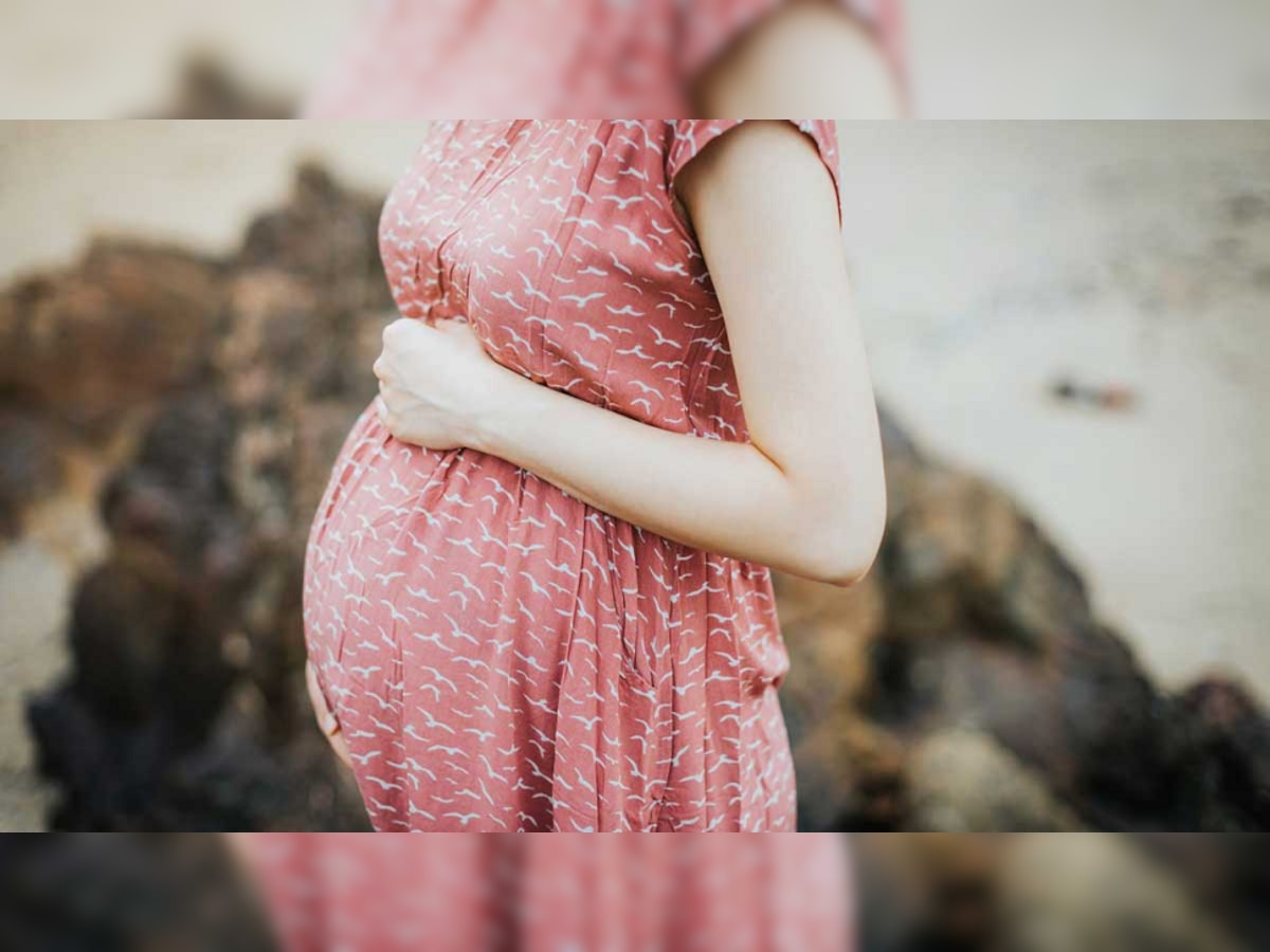 गर्भवती महिला घेऊ शकतात लस, पण मुंबईत अजूनही एकही गर्भवती लस घेण्यास तयार नाही..का? title=