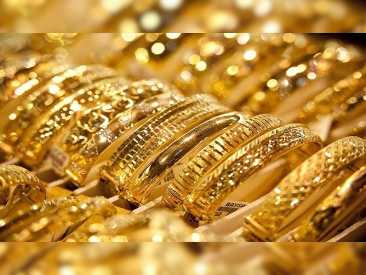 Gold Rate Today : सोन्या, चांदीच्या दरात घसरण.. काय आहे आजचा भाव?  title=