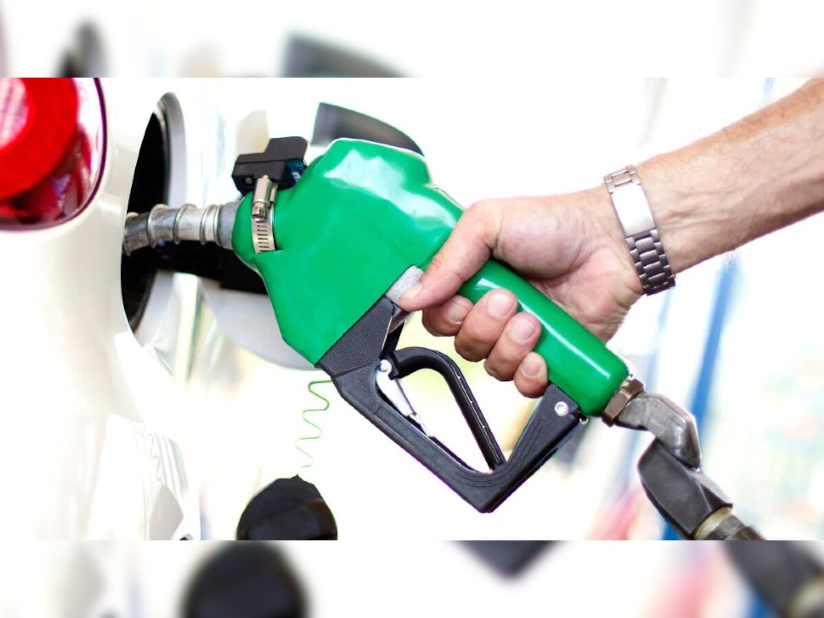 Petrol Price Today : पेट्रोलचे दर गगनाला भिडले; या शहरात सर्वात महाग पेट्रोल  title=