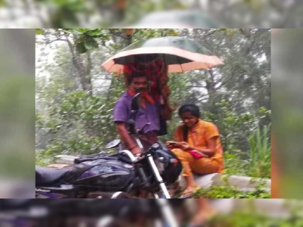 Fathers Day | भरपावसात मुलीच्या अभ्यासाठी बापाने धरली छत्री! व्हायरल फोटोने नेटकरीही सुखावले title=