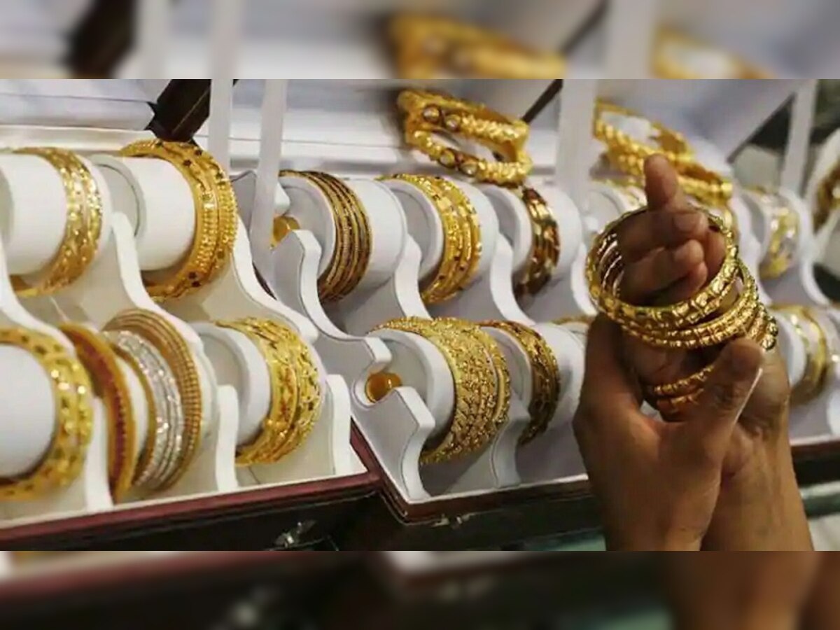 Gold Price Today : सोने, चांदीच्या दरात मोठी घसरण, असा आहे आजचा सोन्याचा दर  title=