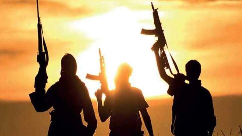 Pulwama terrorists broke into a house and killed SPO and his wife - Vimarsana News