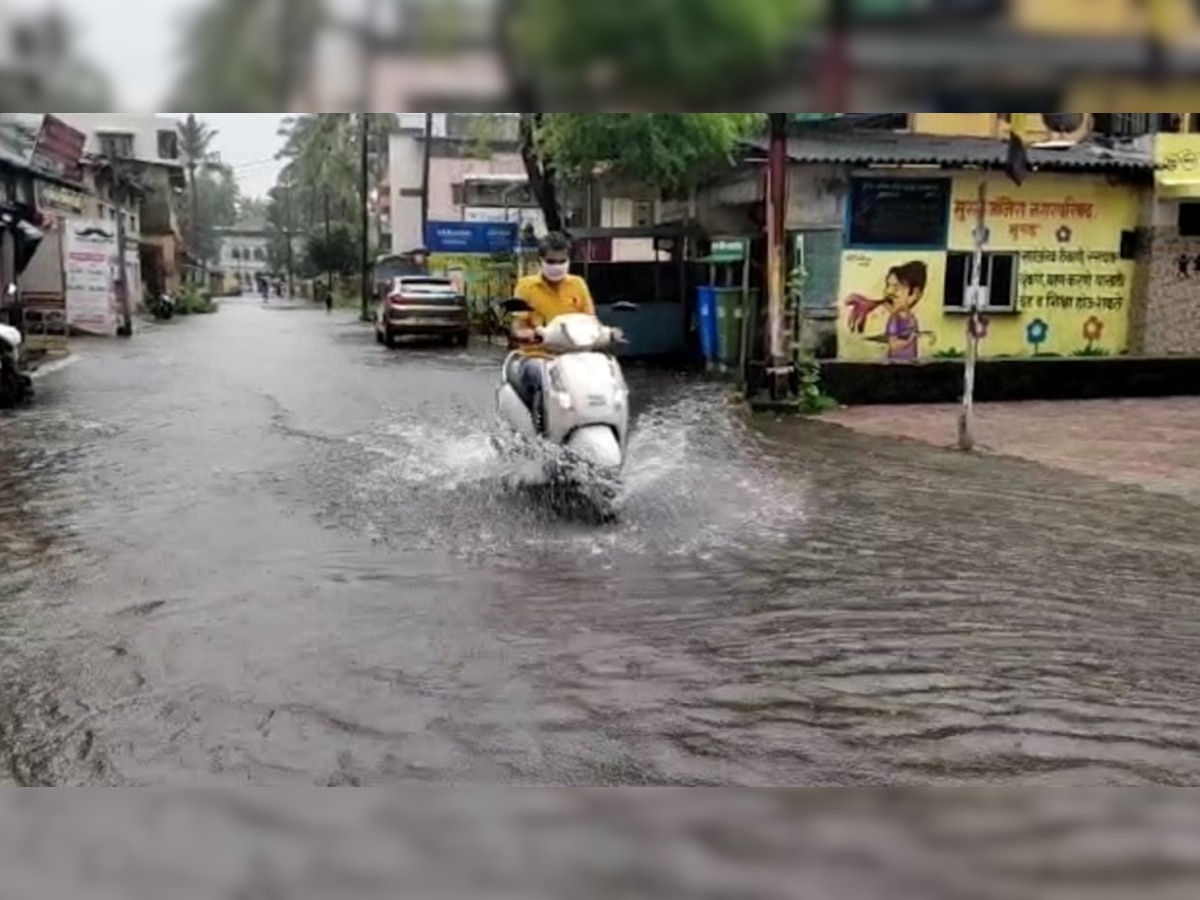 रेकॉर्ड ब्रेक पाऊस ! या जिल्ह्यात मुसळधार, अनेक गावांचा संपर्क तुटला title=