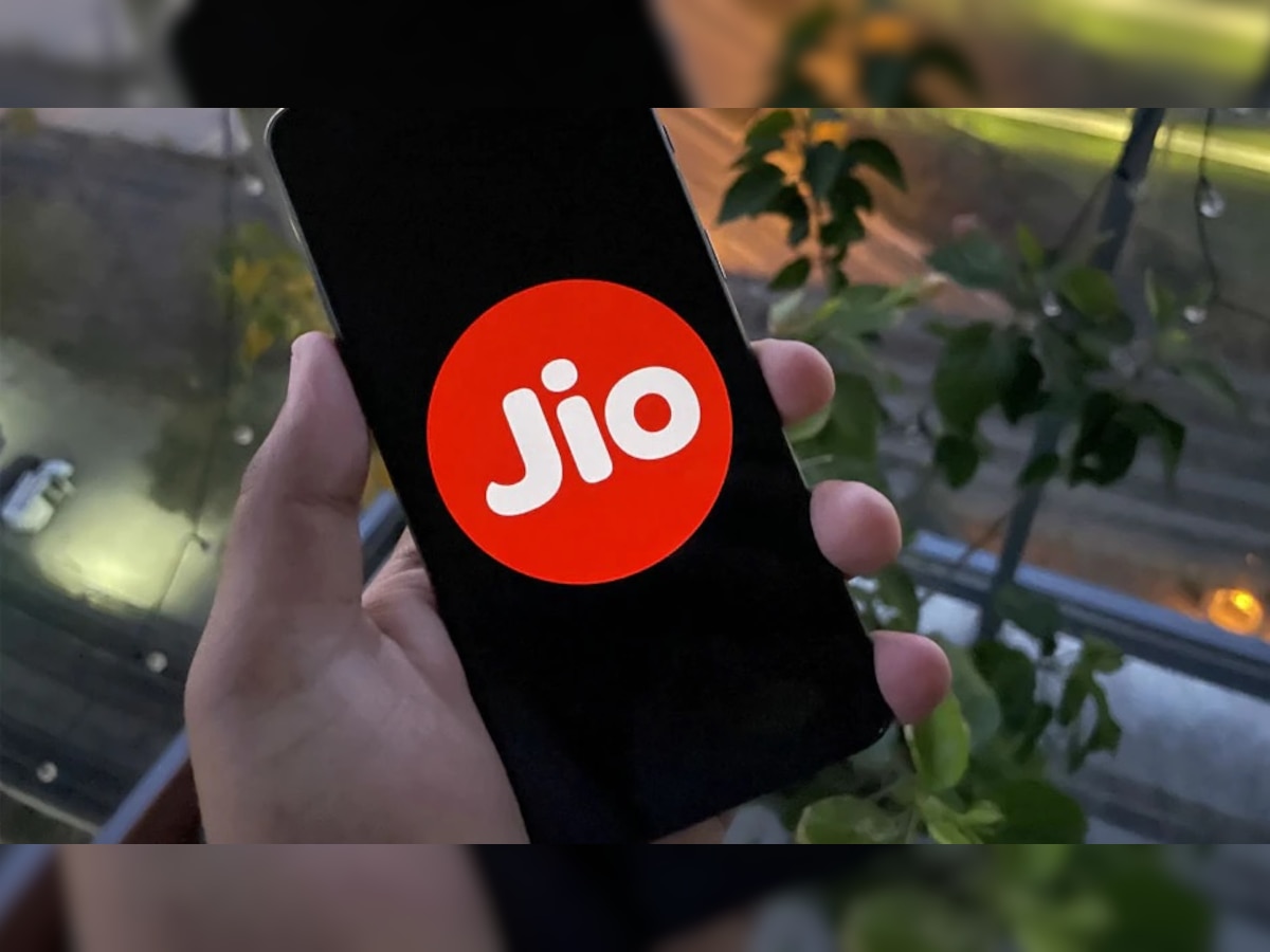 Jio offers: 11 रुपयांत मिळणार 1 GB डेटा, Jioचा सर्वात स्वस्त आणि जबरदस्त प्लॅन title=