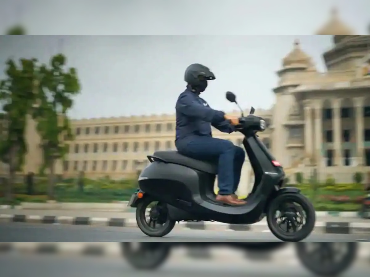 Electric Scooter | अवघ्या २४ तासात 'या' कंपनीच्या १ लाख स्कूटर बूक title=