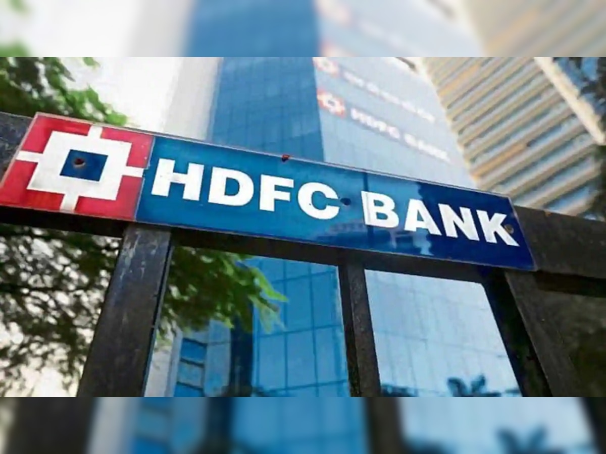 HDFC बँकेला नवीन क्रेटीड कार्ड देण्यास मनाई, बँक काढतेय असा तोडग title=