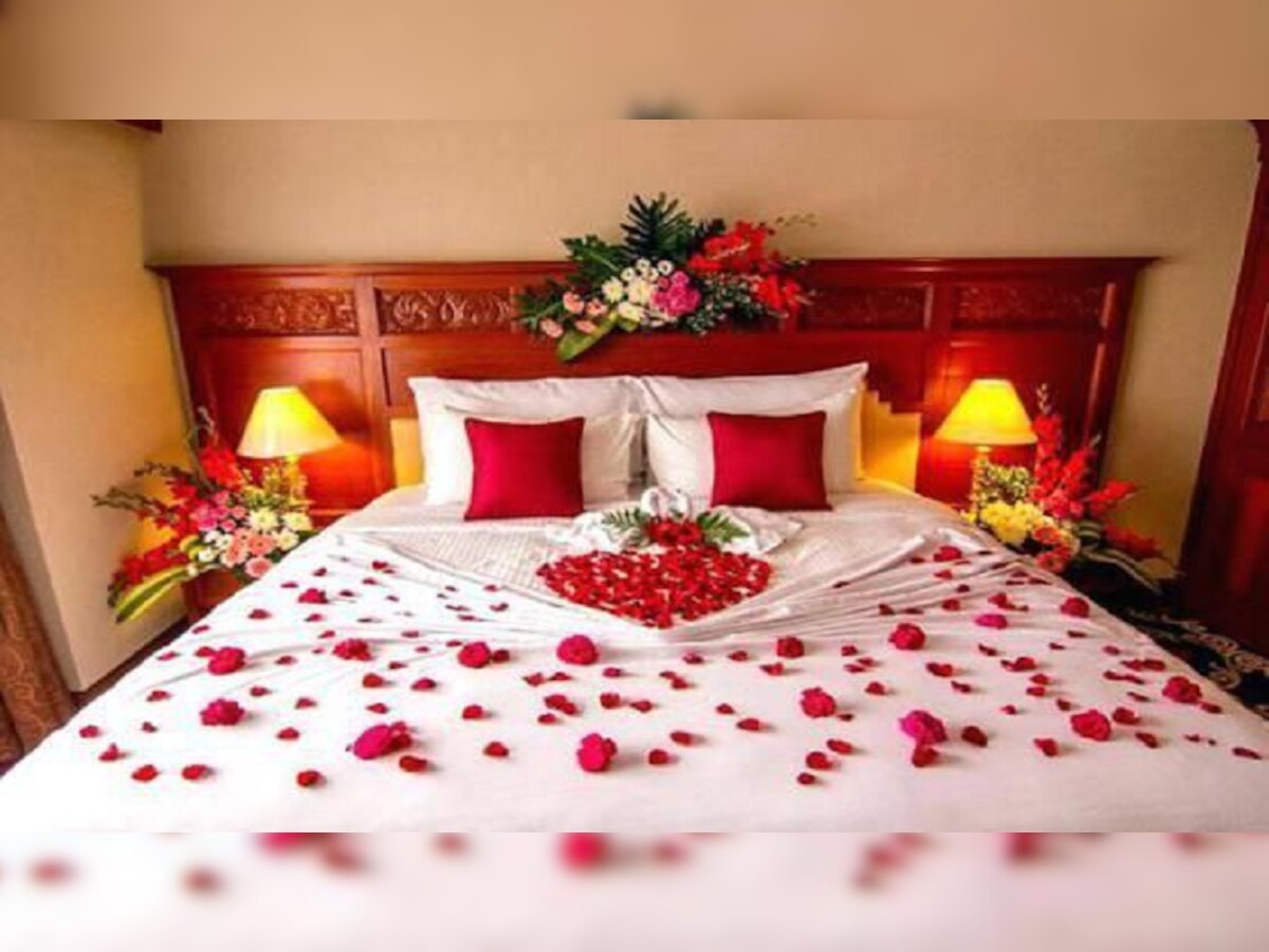 Honeymoonसाठी फुलांनी सजवलेला बेड पाहून नवरीला पडला प्रश्न, लोकं म्हणाले, "झोप महत्वाची बाबू" title=