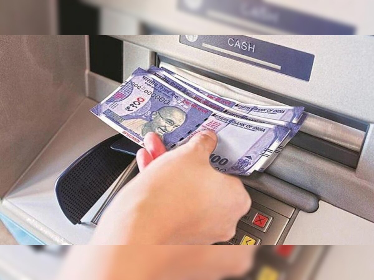 बँकेच्या  ATM,चेक बुक आणि पैसे काढण्याच्या शुल्कात मोठा बदल, नवीन नियम उद्यापासून लागू होणार title=