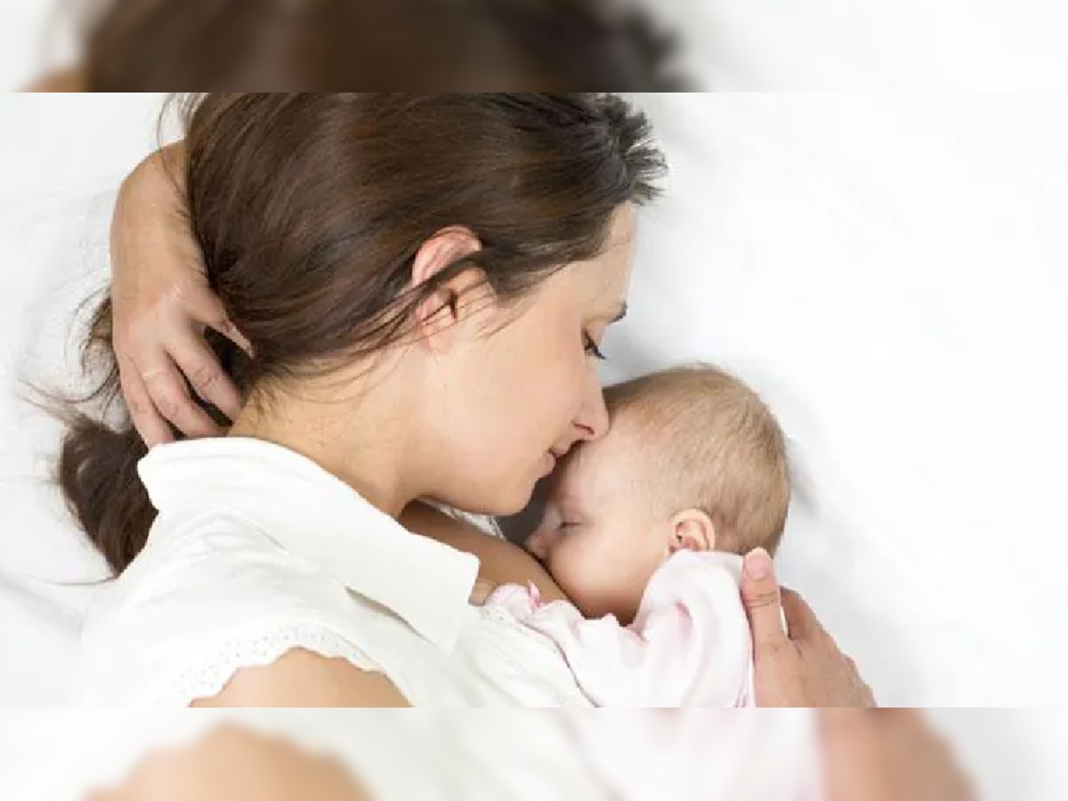 World Breastfeeding Week- स्तनपानाविषयी वाटणारी भीती मनातून काढून टाका title=