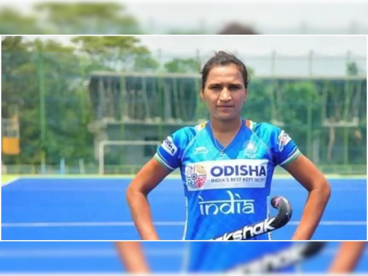 India Women Hockey olympics :घोडागाडी चालवून वडिलांनी तिला केलं हॉकिची 'राणी', संघर्ष इथंही चुकला नाही  title=