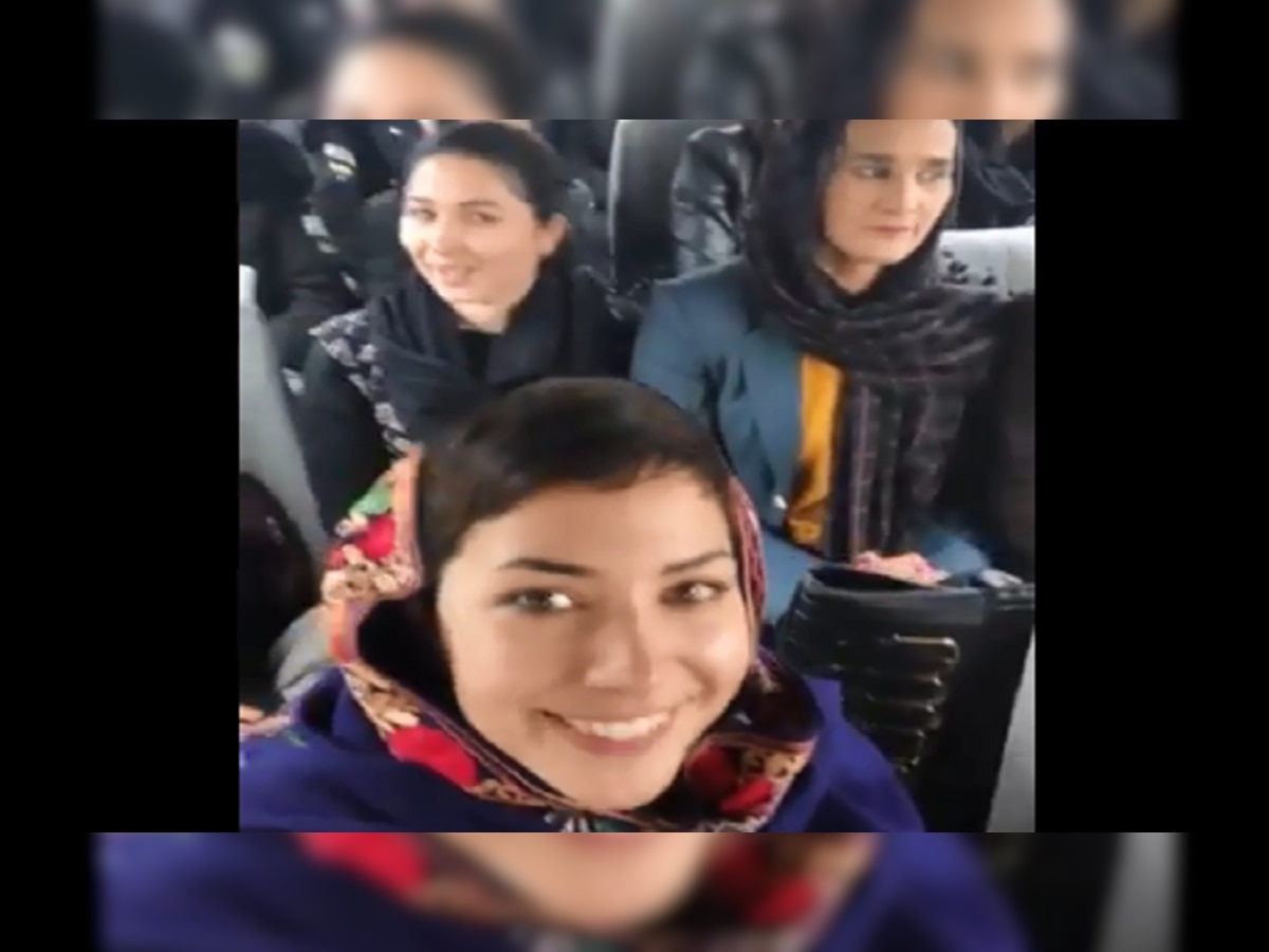 Afganistan मधील महिलांचा Viral Video पाहून नेटकरी म्हणतात, आता या हसऱ्या चेहऱ्यांचं काय होणार?  title=