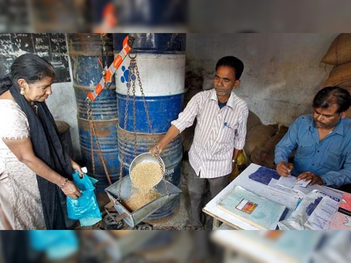 आता रेशन दुकानदारांना मापात पाप करणं शक्य नाही.... सरकारनं आणली वजनाची ही नवीन पद्धत title=