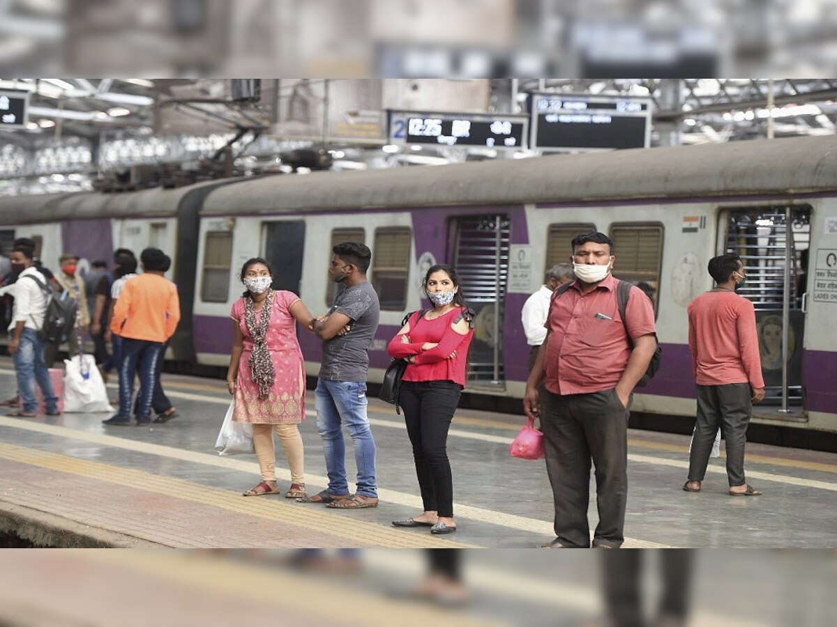 Mumbai Local Train | कोरोनाचा पहिला डोस घेतलेल्यांनाही लोकल प्रवासाची परवानगी मिळणार का? title=
