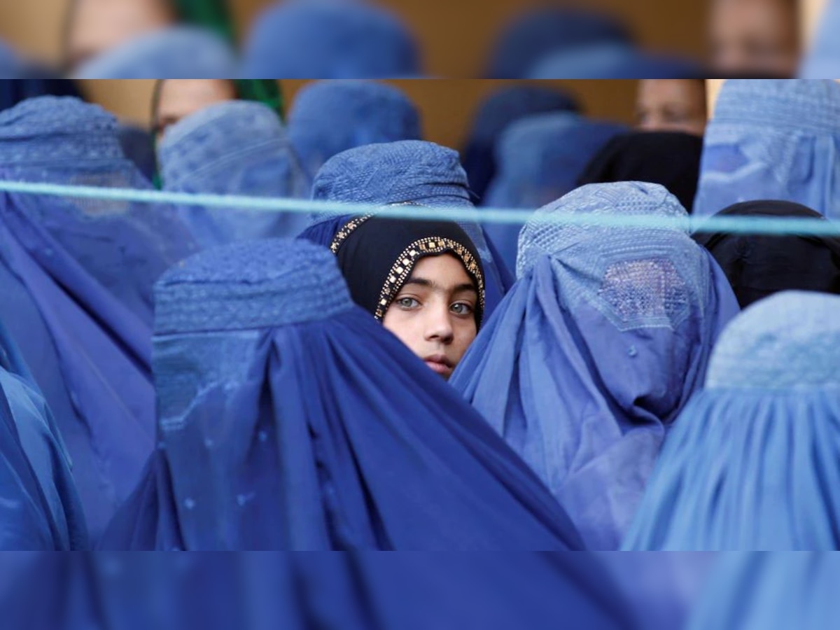 Afghanistan Crisis : तालिबानमुळे महिला हक्कांसाठी तर विद्यार्थी शिक्षणासाठी चिंतेत title=
