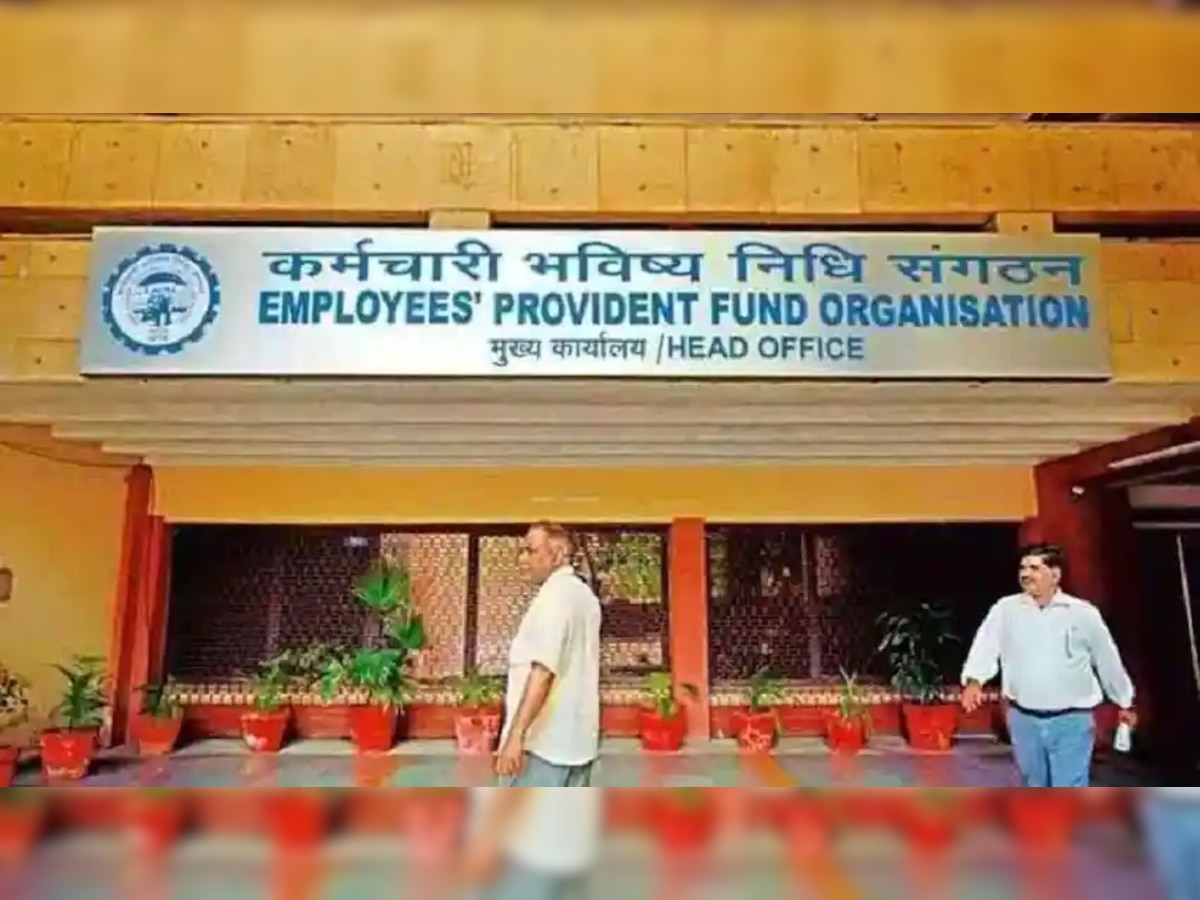 EPFO Scam | 37 नाही 100 कोटीहून अधिकचा असू शकतो EPFO घोटाळा; 8 अधिकारी सस्पेंड; CBIची चौकशी सुरू title=