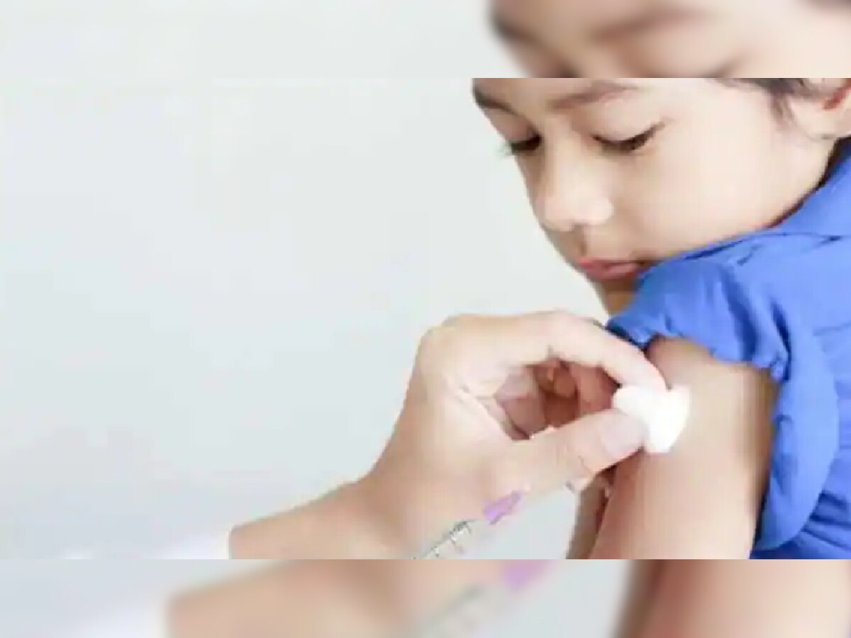 Covid Vaccination : मुलांना कोणत्या महिन्यात टोचली जाणार कोरोना लस? वाचा अपडेट्स title=