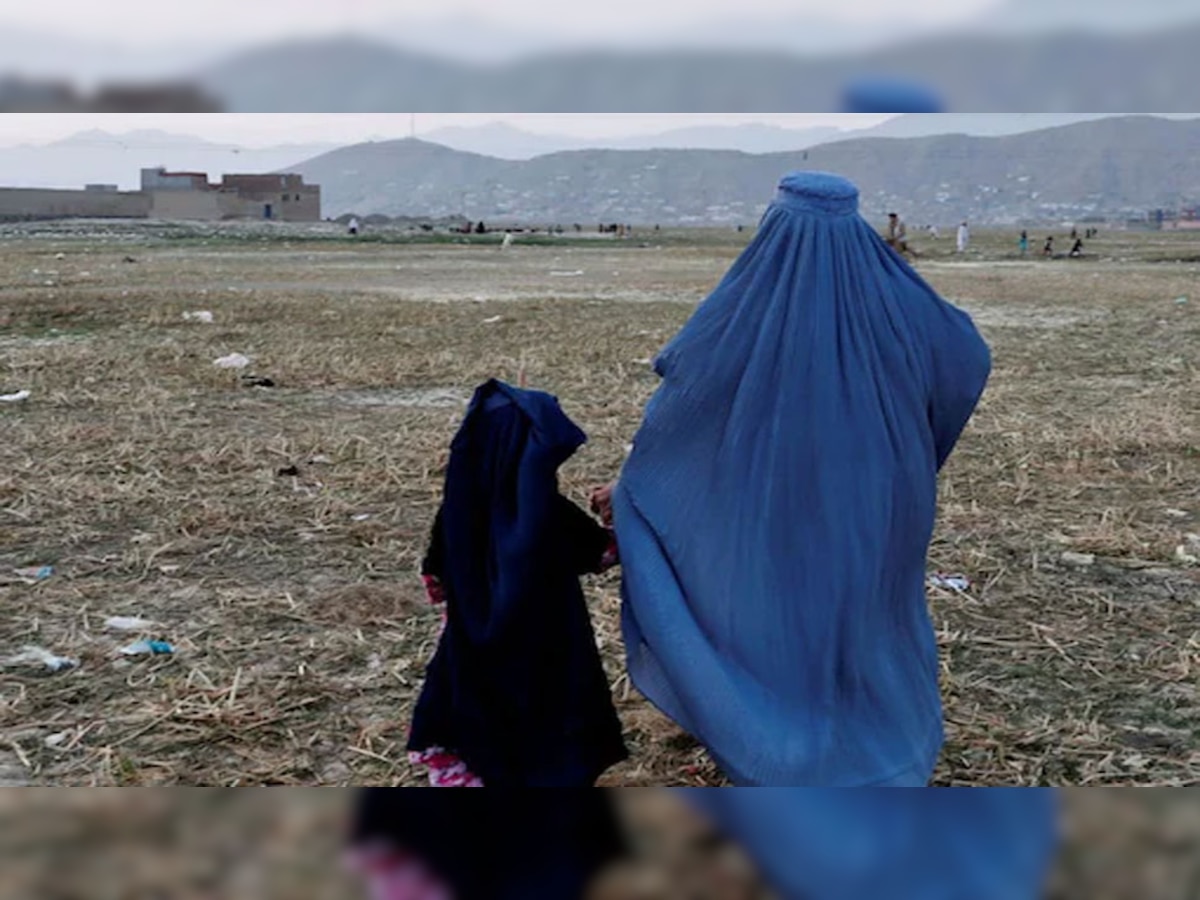 Afghanistan Crisis :मुलींना बेशुद्ध करून किंवा डेडबॉडीवरही करतात रेप; तालिबान्यांची हैवानीयत जगासमोर title=