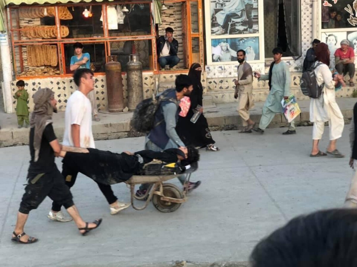 Kabul Blast: 2 आत्मघातकी हल्ल्याने काबूल हादरलं, 13 जणांचा मृत्यू...आकडा वाढण्याची भीती title=