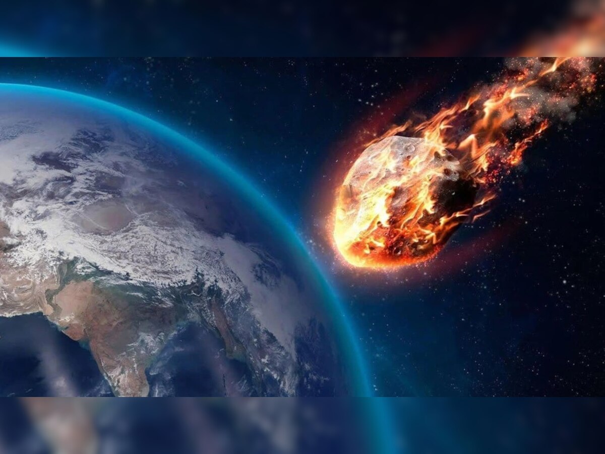 पृथ्वीच्या दिशेने वेगाने येत आहे विशाल  Asteroid, आकार 'स्टॅच्यू ऑफ लिबर्टी' पेक्षा 3 पट मोठा  title=