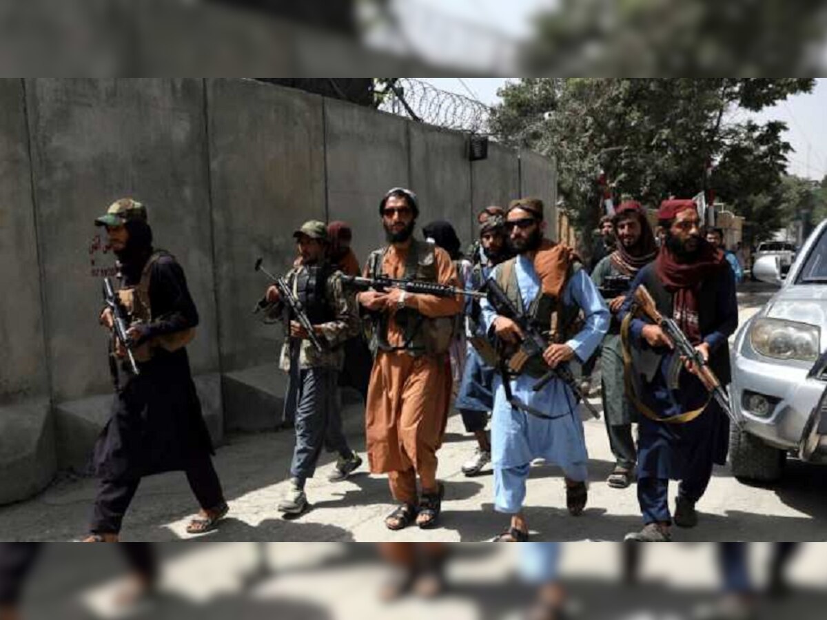 Afghanistan Crisis : तालिबानकडून अफगाण सैनिकांना ऑफर, पण चीन- पाकिस्तानला मोठा झटका title=