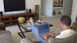 work from home : कंटाळलेल्या बायकोने नवऱ्याच्या बॉसला पत्र लिहिलं, म्हणाली, 'यांना आता...'
