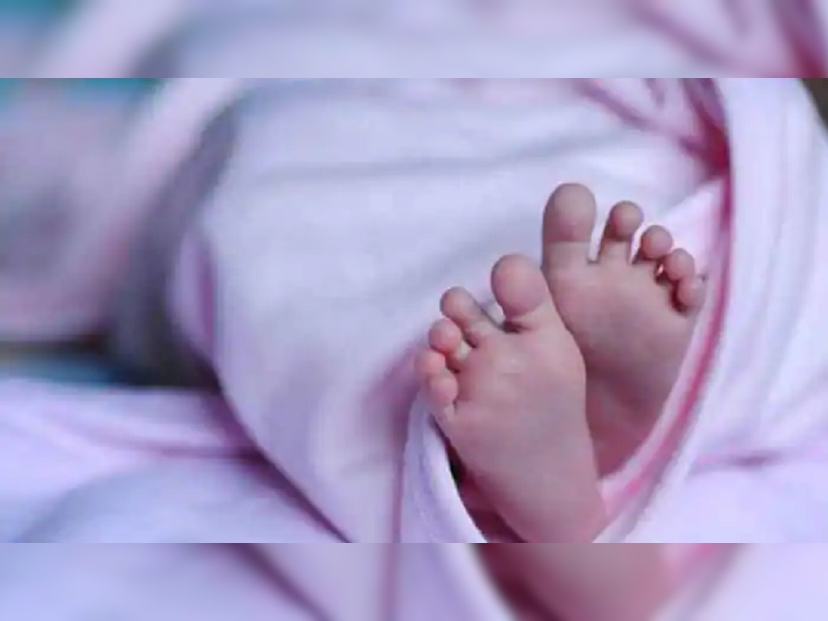 कडक सॅल्युट | सीसीटीव्ही फुटेजच्या मदतीने पोलिसांनी शोधलं चोरीला गेलेलं बाळ title=