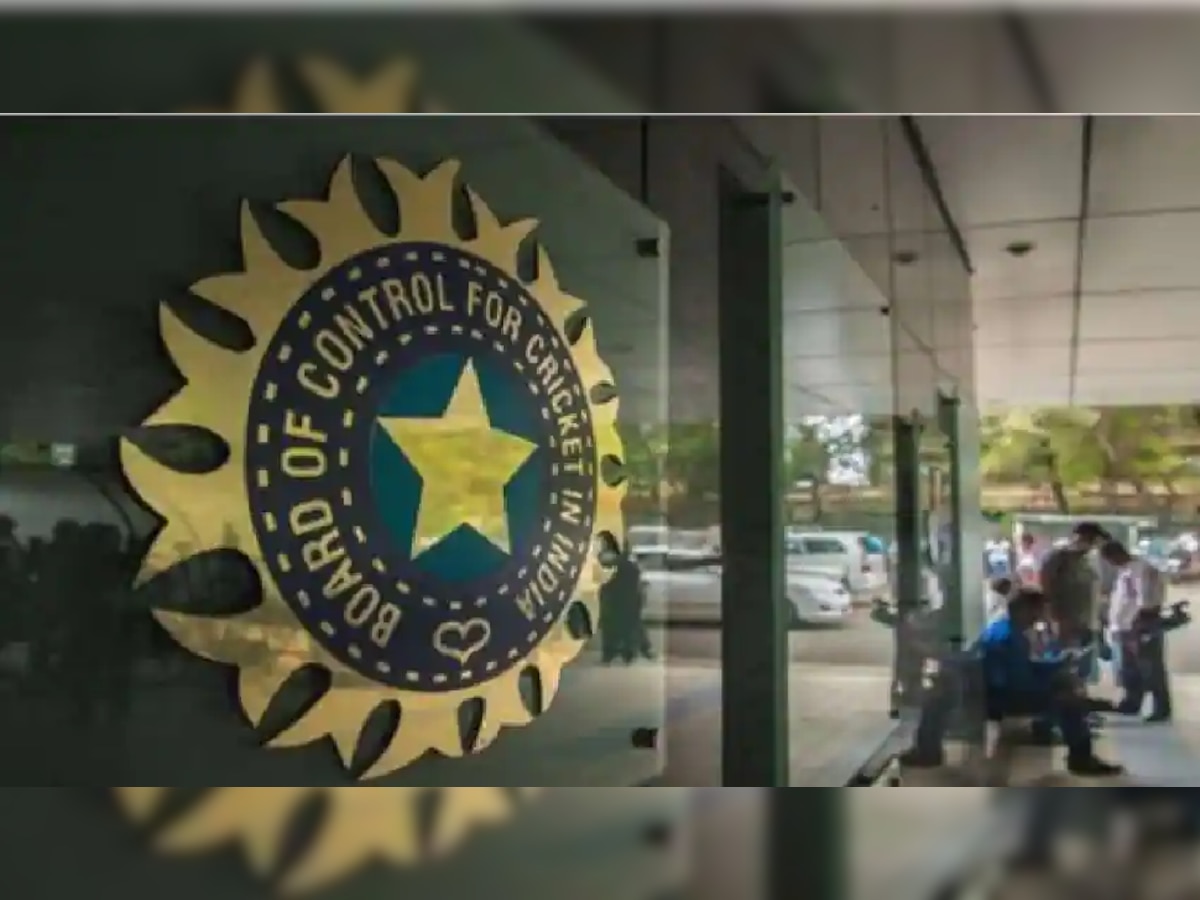 आता स्थानिक क्रिकेटपटूही होणार मालमाल, BCCI ने केली मोठी घोषणा title=