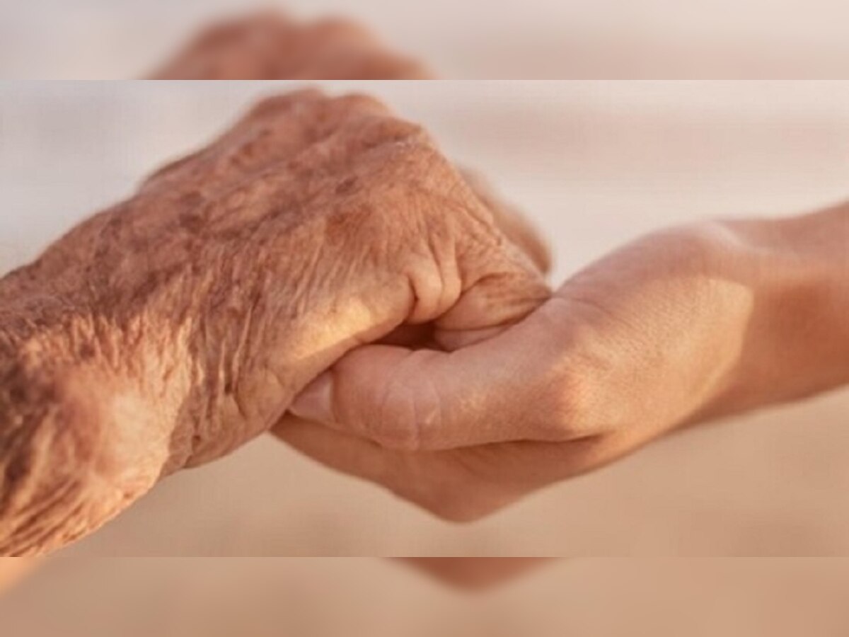 World Alzheimer's Day: वाढत्या वयासोबतच भारतीयांना अल्झायमर्सचा धोका, जाणून घ्या लक्षणे title=