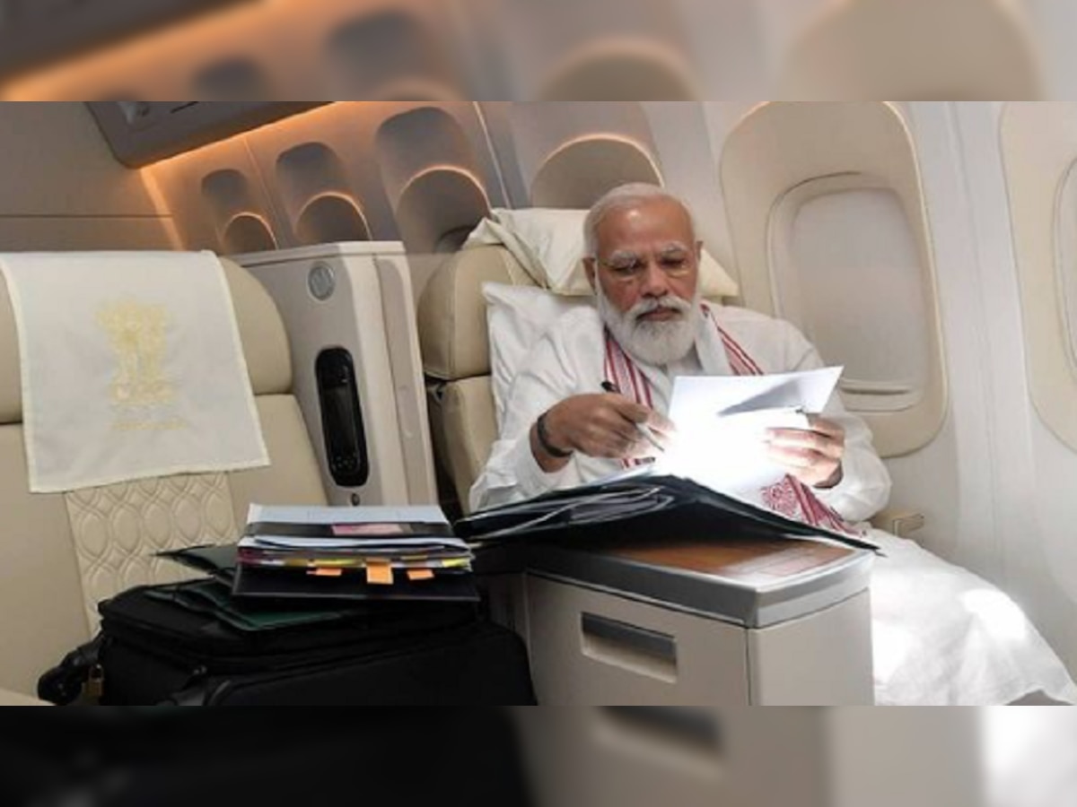 PM Modi In America : अमेरिकेपर्यंतच्या विमान प्रवासात मोदींनी असं काही केलं, की साऱ्या जगाच्या वळल्या नजरा  title=