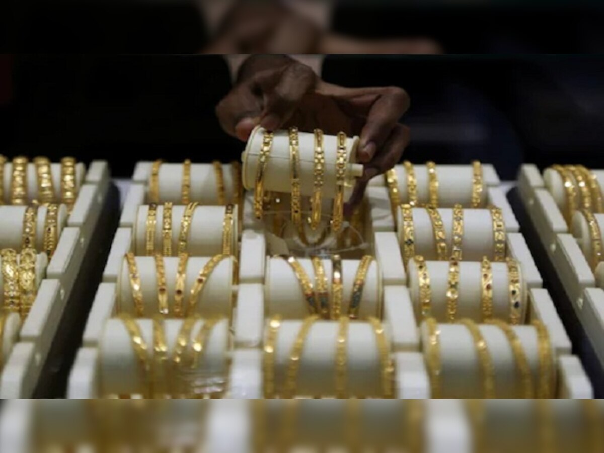 Gold Silver Price : सोन्या-चांदीच्या दरात आज मोठी घसरण, 10 ग्रॅम सोन्याचा दर  title=