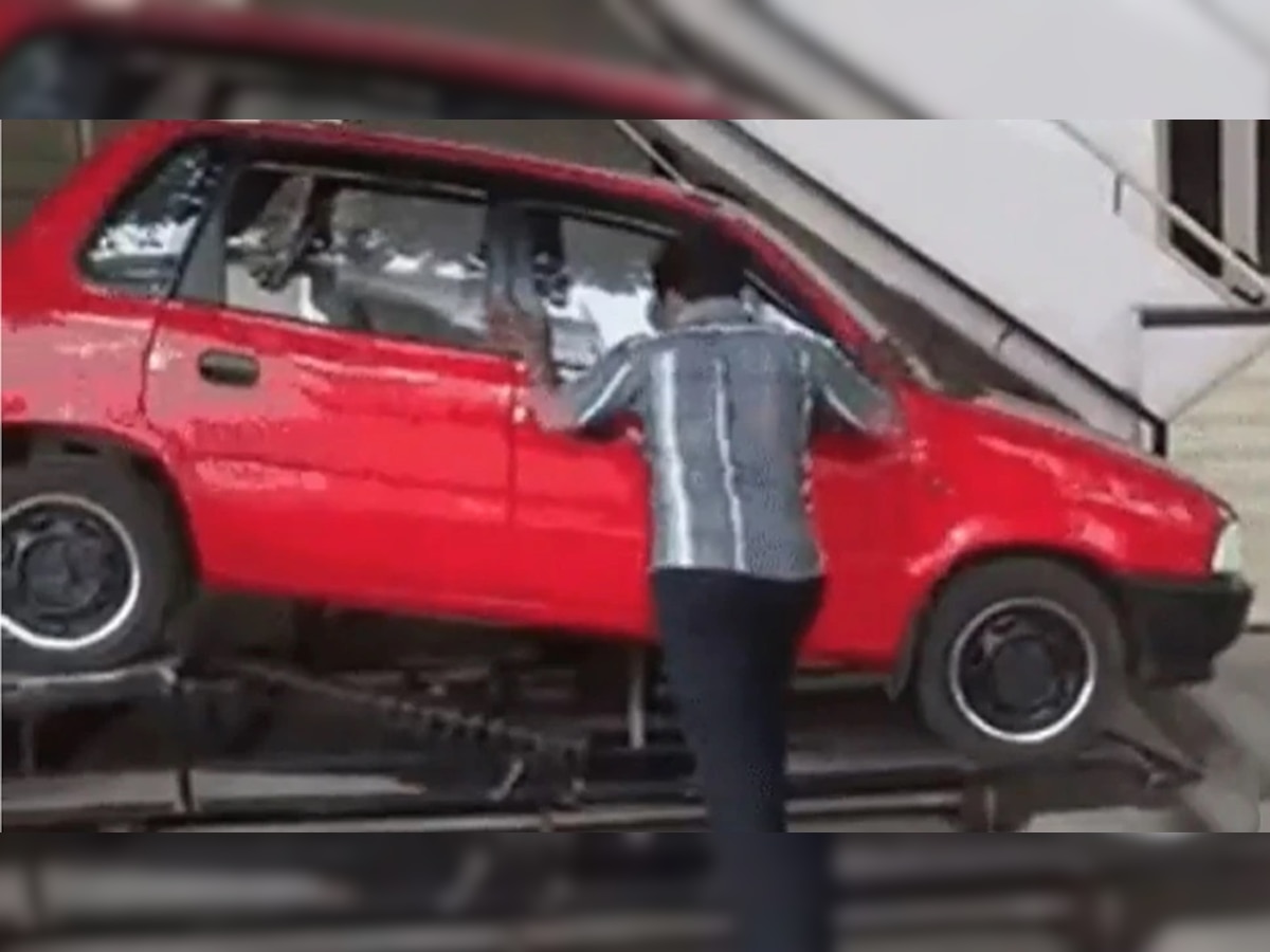 Video : कार पार्किंगच्या समस्येने तुम्हीही त्रस्त आहात का? या माणसाचा पाहा Desi Jugaad title=