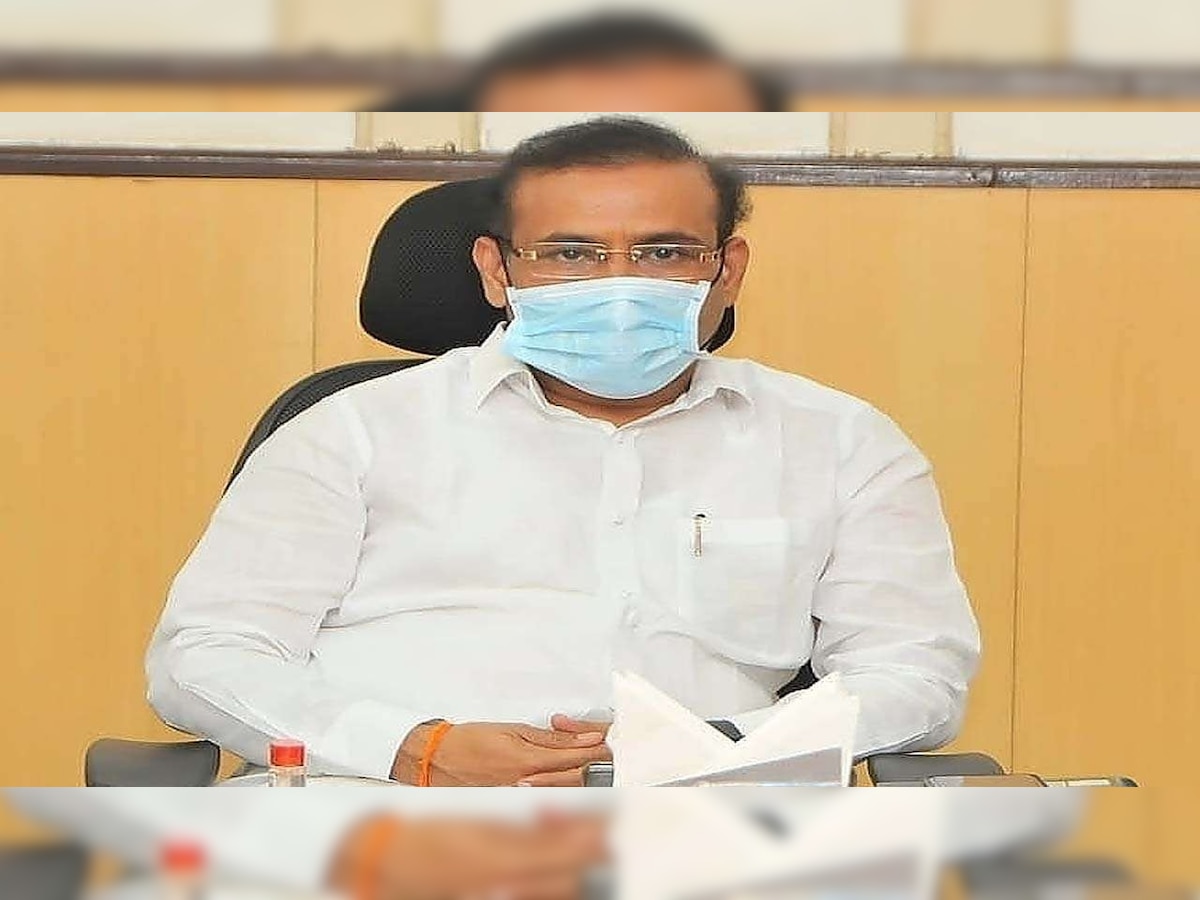 'परीक्षा रद्द नव्हे, तर लांबणीवर टाकली...' आरोग्य मंत्री राजेश टोपे यांचा दावा title=