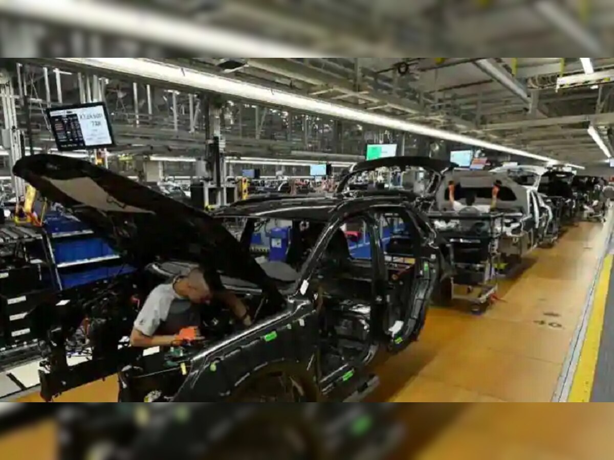 सणासुदीच्या दिवसांध्ये Auto सेक्टरला मिळणार बुस्ट; Maruti, Tata Motors, Bharat Forge मध्ये तेजीची शक्यता title=