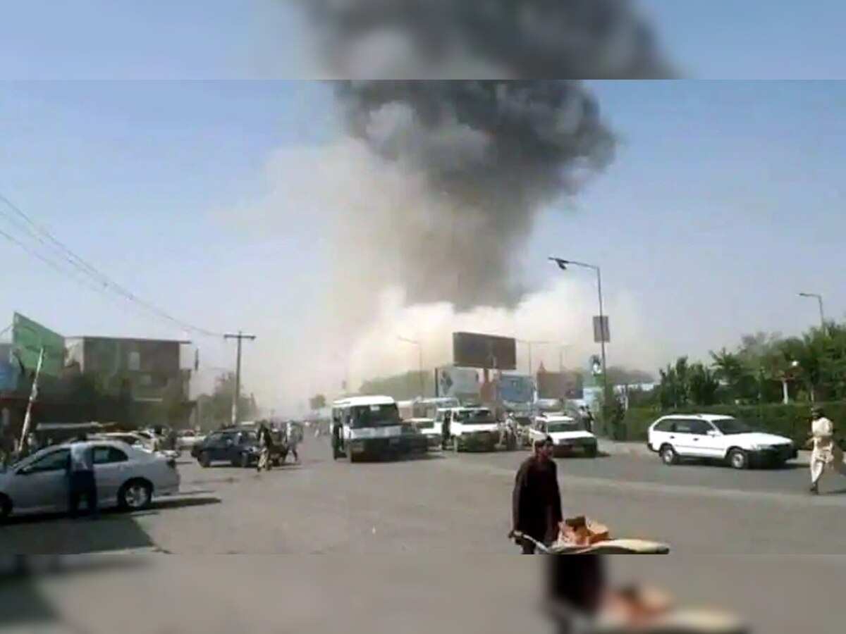 अफगाणिस्तानमध्ये भीषण बॉम्बस्फोट, 100 जणांचा मृत्यू अनेक जण जखमी title=