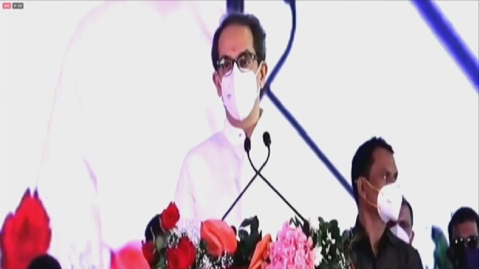 'सिंधुदुर्ग किल्ला शिवाजी महाराजांनी बांधला, नाहीतर कोणी म्हणेल मीच बांधलाय' मुख्यमंत्र्यांचा राणेंवर पलटवार 'सिंधुदुर्ग किल्ला शिवाजी महाराजांनी बांधला, नाहीतर कोणी म्हणेल मीच बांधलाय' मुख्यमंत्र्यांचा राणेंवर पलटवार
