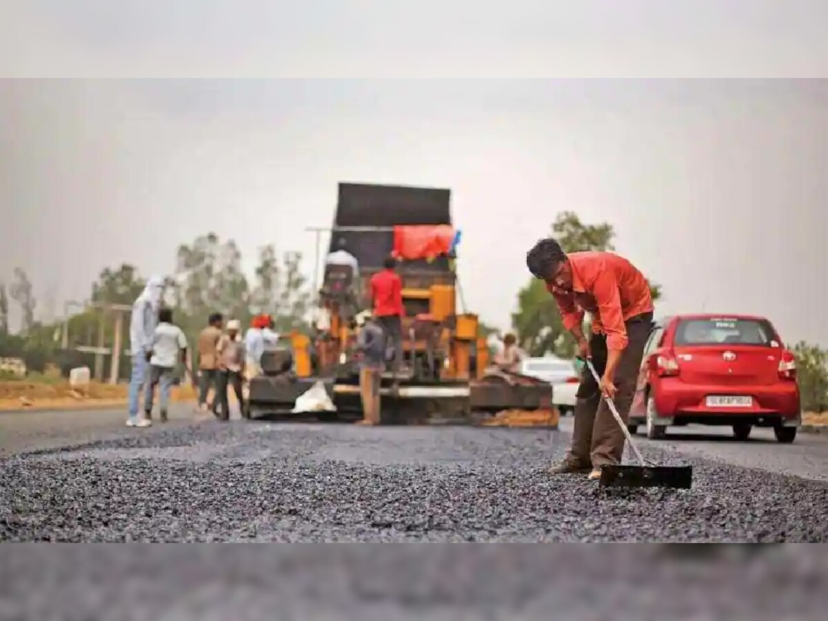 प्रलंबित रस्ते प्रकल्पांना कालबध्द रितीने मार्गी लावा, मुख्यमंत्री उद्धव ठाकरे यांचे निर्देश title=