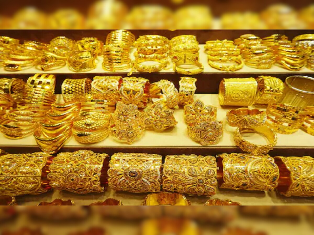 Gold Rate Today | दसऱ्यानंतर सोन्याच्या दरांमध्ये मोठी घसरण; जाणून घ्या आजचे भाव title=