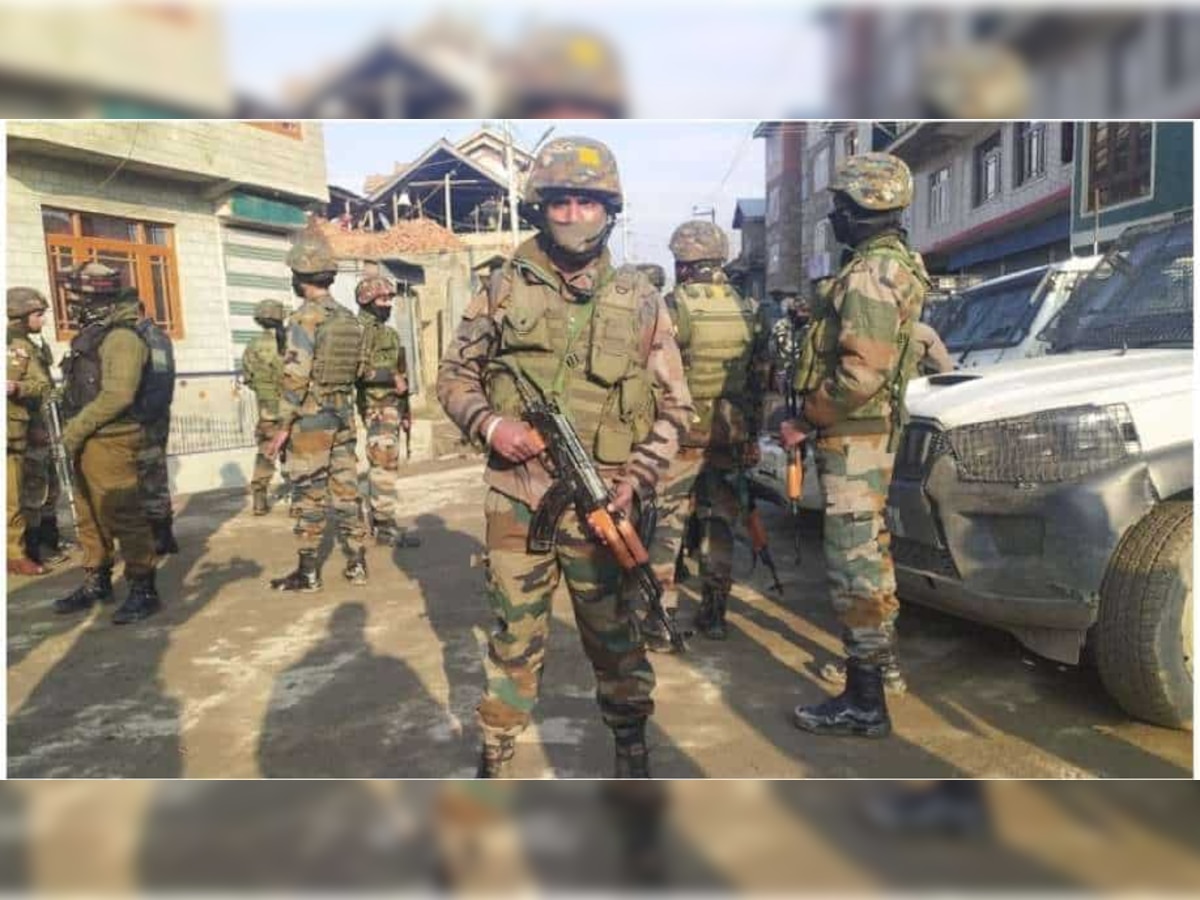 काश्मीरमध्ये दहशतवाद्यांविरोधात ऑपरेशन, आतापर्यंत 11 दहशतवादी ठार title=